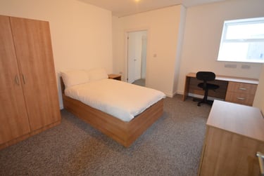 5 bed flat, 32 Hill Park Crescent, Greenbank, Plymouth, PL48JP - Image 4